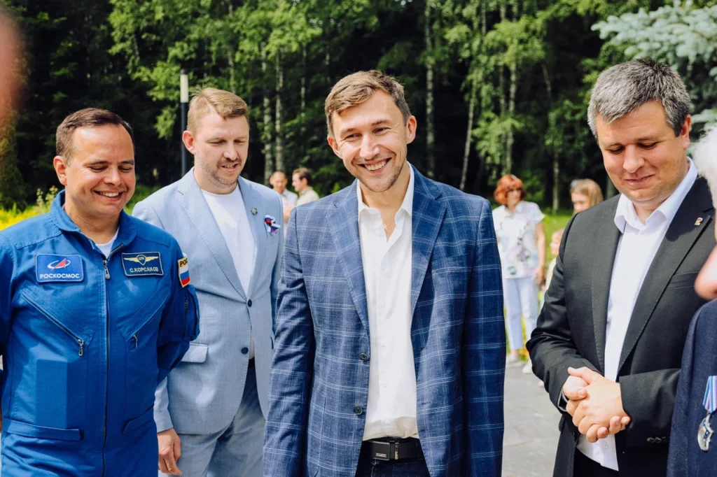 Будущее за космосом и шахматами!