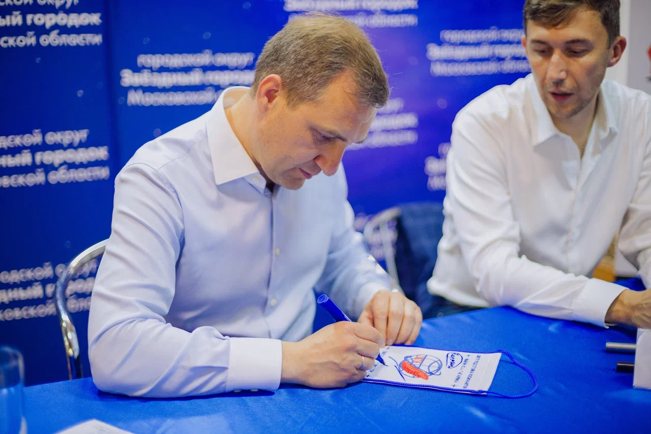 Будущее за космосом и шахматами!