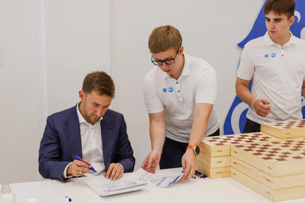 На алехинской земле открылся клуб Сергея Карякина