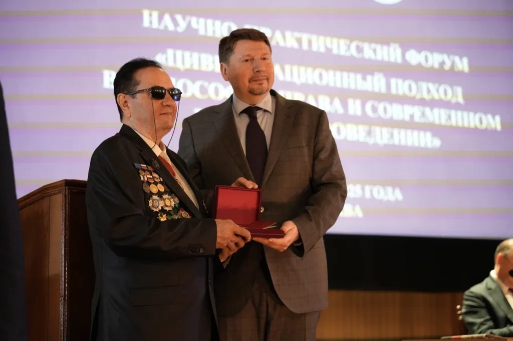 Век живет — век учит!