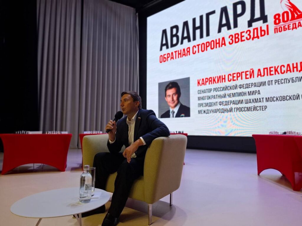 На черные и белые рассчитайсь!