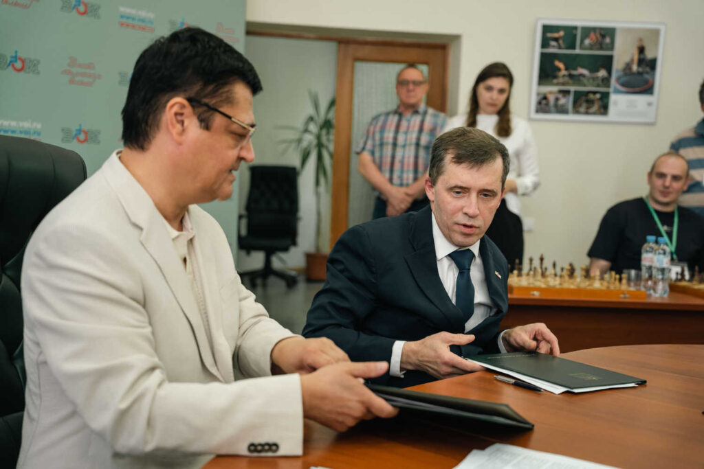 Подписание Соглашения с Всероссийским обществом инвалидов и сеанс одновременной игры Сергея Карякина, Москва, 22.07.2026