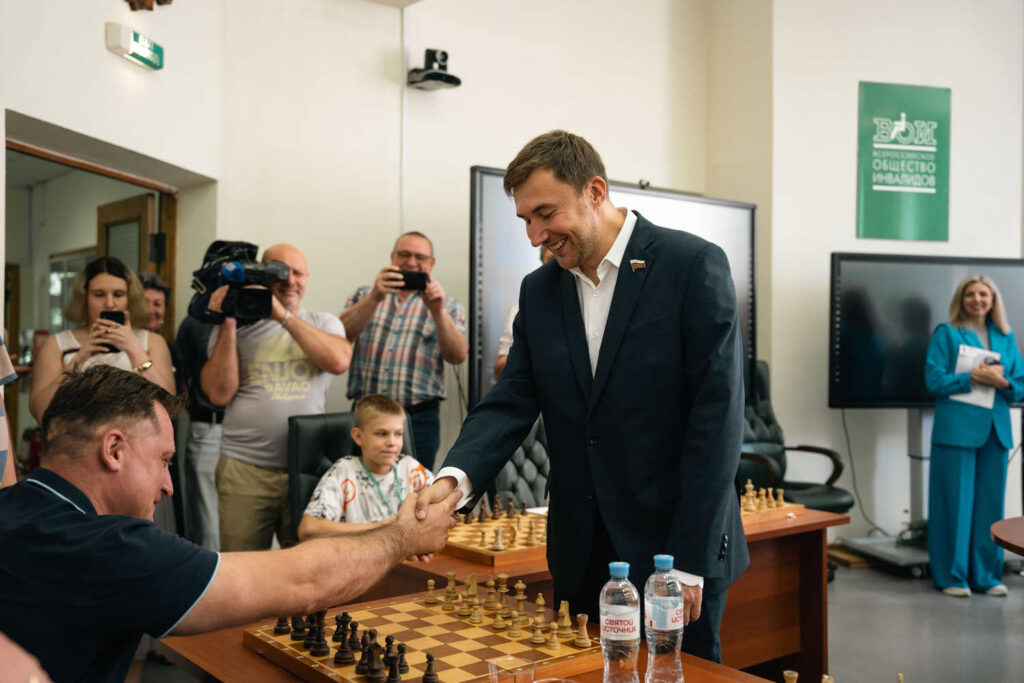 Подписание Соглашения с Всероссийским обществом инвалидов и сеанс одновременной игры Сергея Карякина, Москва, 22.07.2026