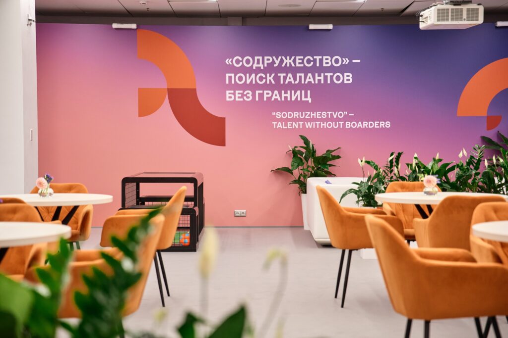 Шахматная гостиная Сергея Карякина на Международном фестивале молодежи в Лаунже почетных гостей ПСБ, Екатеринбург, 15.09.2026