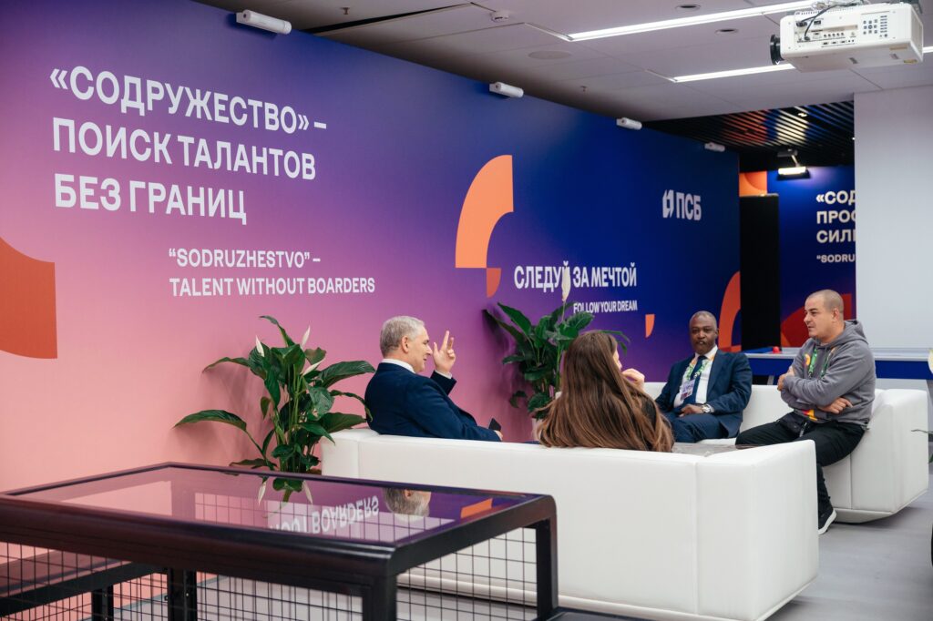 Шахматная гостиная Сергея Карякина на Международном фестивале молодежи в Лаунже почетных гостей ПСБ, Екатеринбург, 15.09.2026