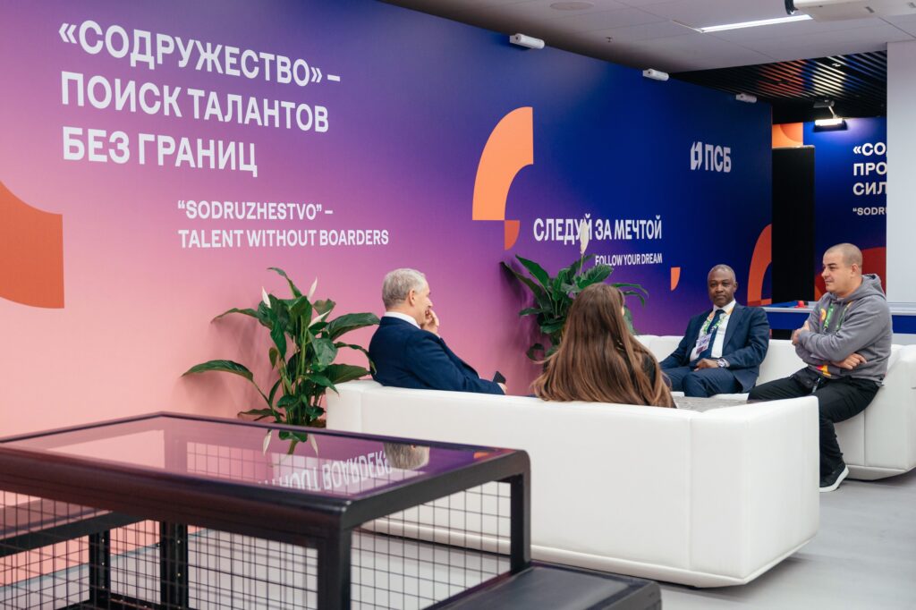 Шахматная гостиная Сергея Карякина на Международном фестивале молодежи в Лаунже почетных гостей ПСБ, Екатеринбург, 15.09.2026