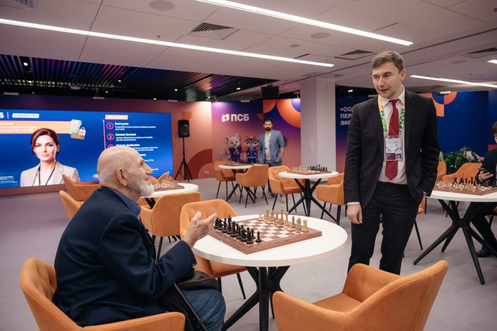 Шахматная гостиная Сергея Карякина на Международном фестивале молодежи в Лаунже почетных гостей ПСБ, Екатеринбург, 15.09.2026