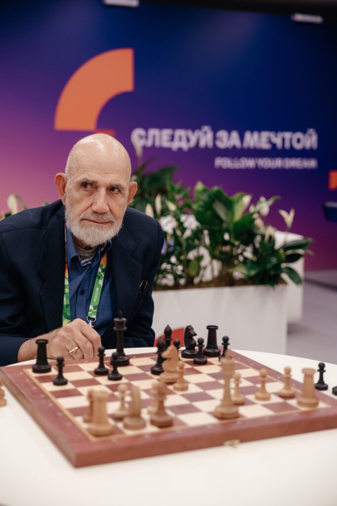 Шахматная гостиная Сергея Карякина на Международном фестивале молодежи в Лаунже почетных гостей ПСБ, Екатеринбург, 15.09.2026