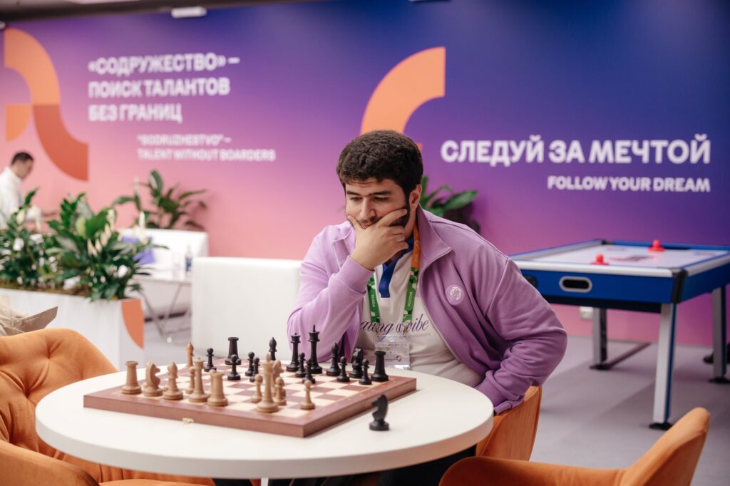 Шахматная гостиная Сергея Карякина на Международном фестивале молодежи в Лаунже почетных гостей ПСБ, Екатеринбург, 15.09.2026
