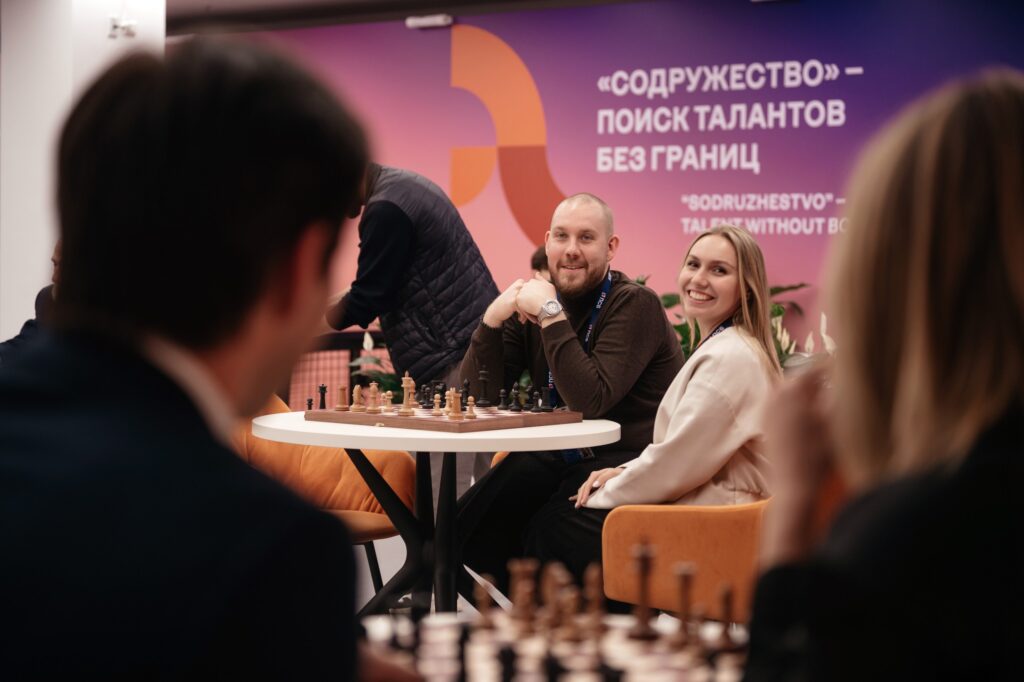 Шахматная гостиная Сергея Карякина на Международном фестивале молодежи в Лаунже почетных гостей ПСБ, Екатеринбург, 15.09.2026
