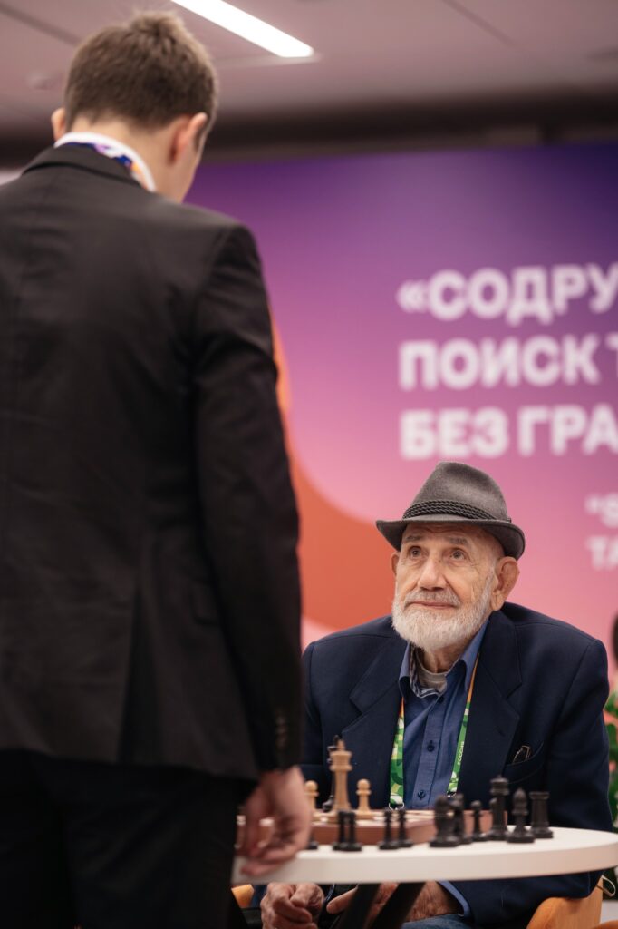 Шахматная гостиная Сергея Карякина на Международном фестивале молодежи в Лаунже почетных гостей ПСБ, Екатеринбург, 15.09.2026