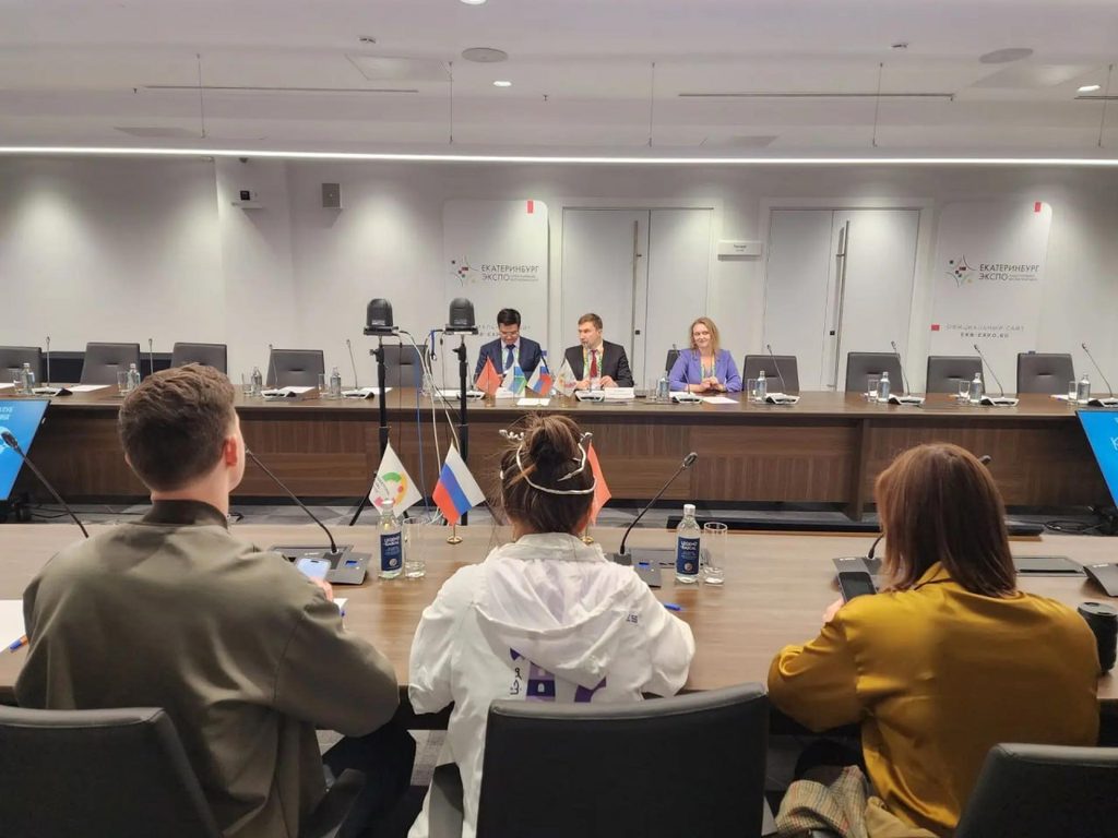 Шахматы, молодёжь и дипломатия